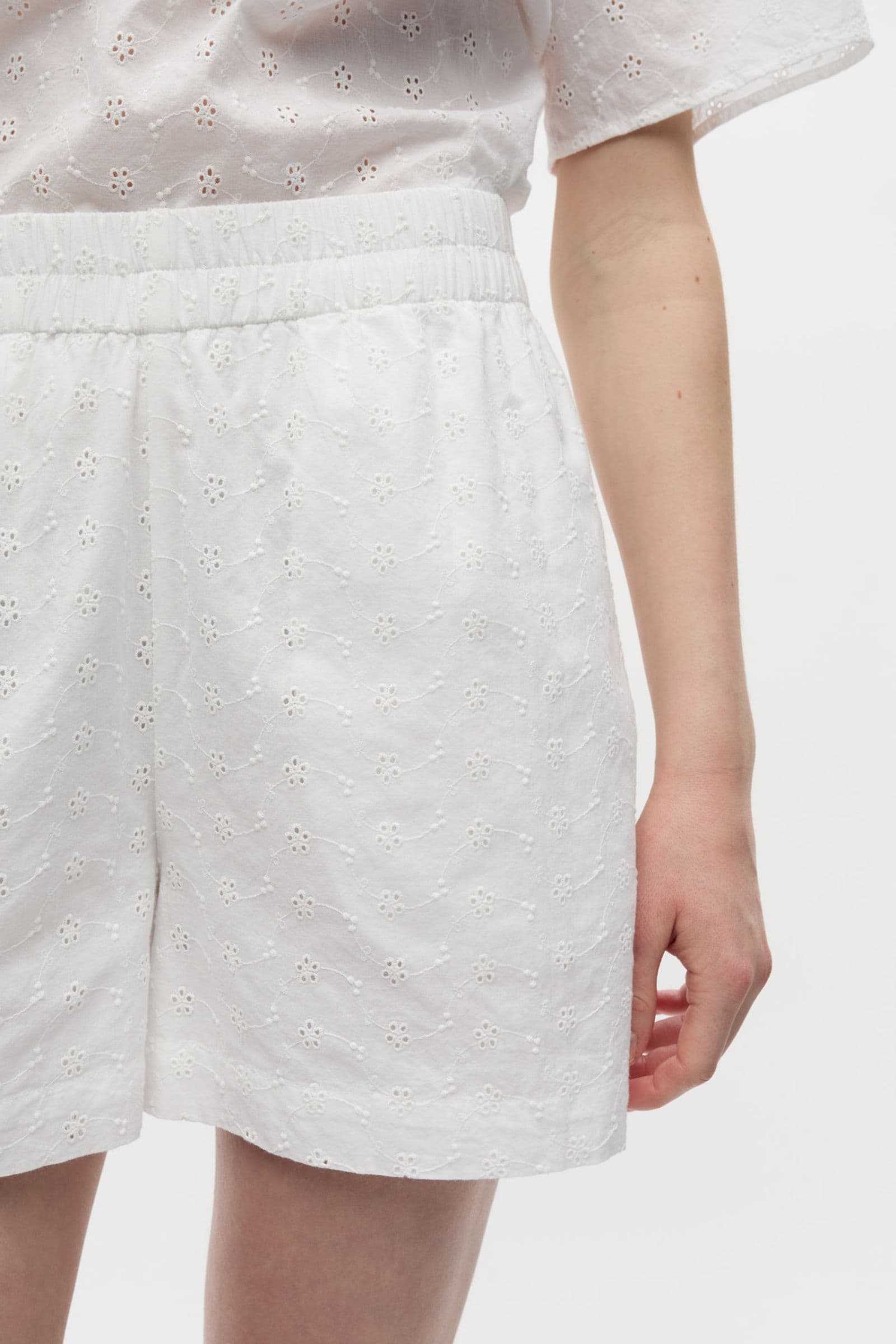 ENELISA SHORTS EMB 7243 Bright White EMB
