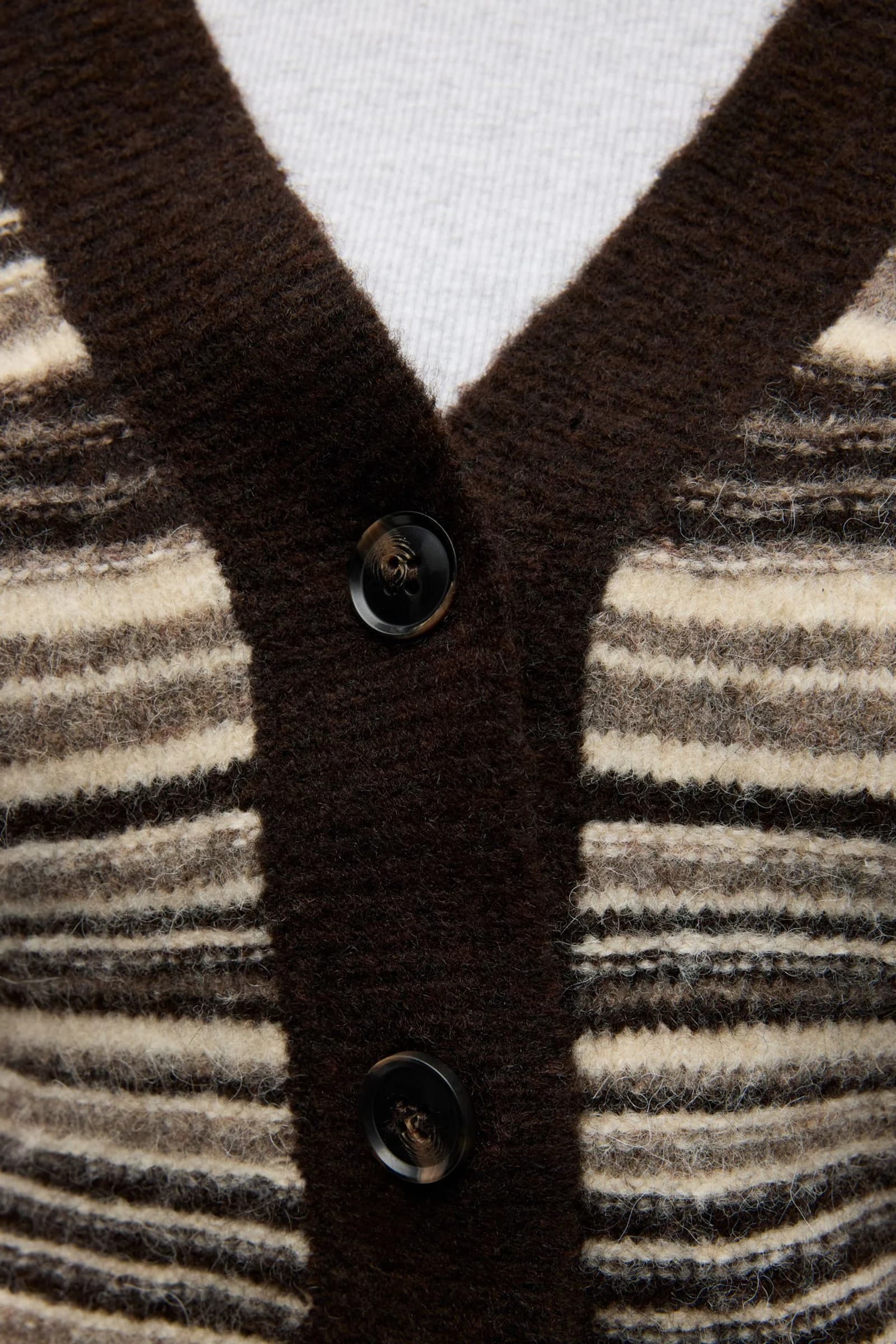 Eneleanor V N Cardigan St 7491 Chocolate Stripe